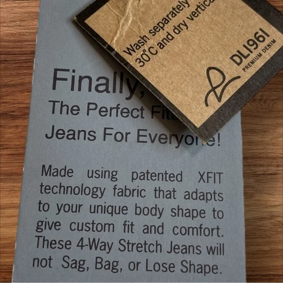 NWT DL1961 Roxy Kick Flare Light Wash Jeans - Picture 5 of 12